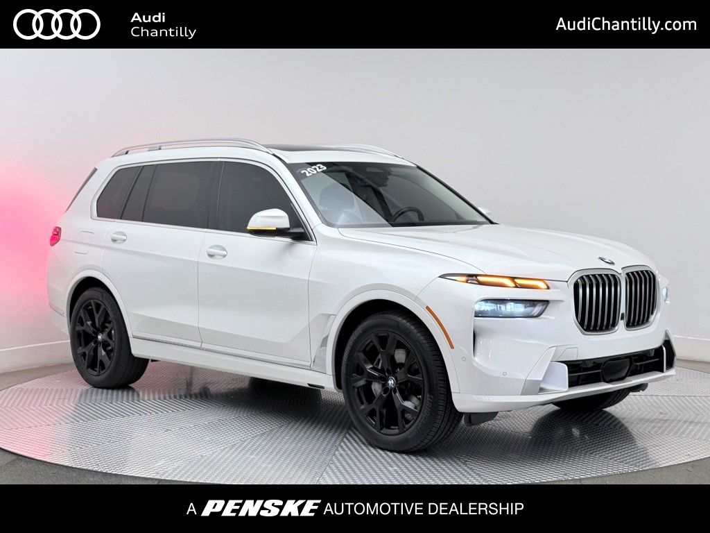 2023 BMW X7 40i's photo