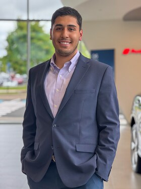 Staff member Lukas Luna from ID_38cc2b57faf3