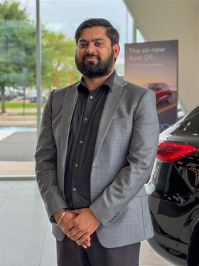 Staff member Mayur Dhawan from ID_38cc2b57faf3