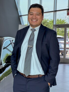 Staff member Carlos Molina from ID_38cc2b57faf3