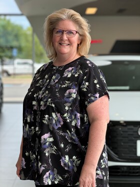 Staff member Colleen Lilly from ID_3e4885320ddf