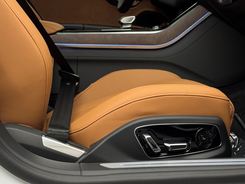 2025 Audi A8 Base - Photo 19