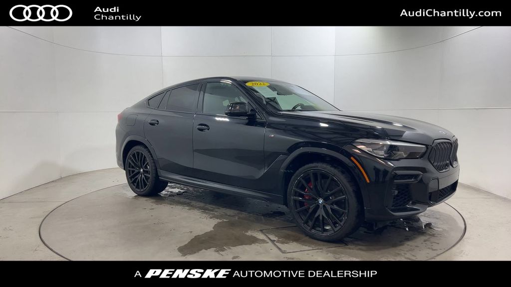2022 BMW X6 M50i's photo