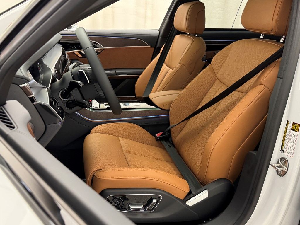 2025 Audi A8 Base - Photo 36