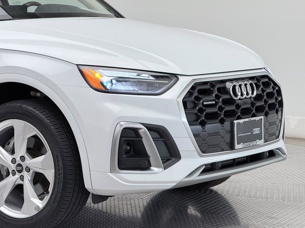 2023 Audi Q5 45 S line Premium photo 2