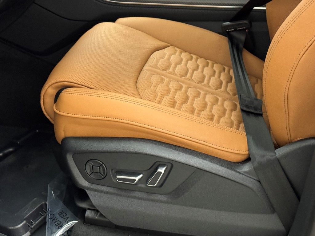 2025 Audi RS Q8 Base - Photo 34