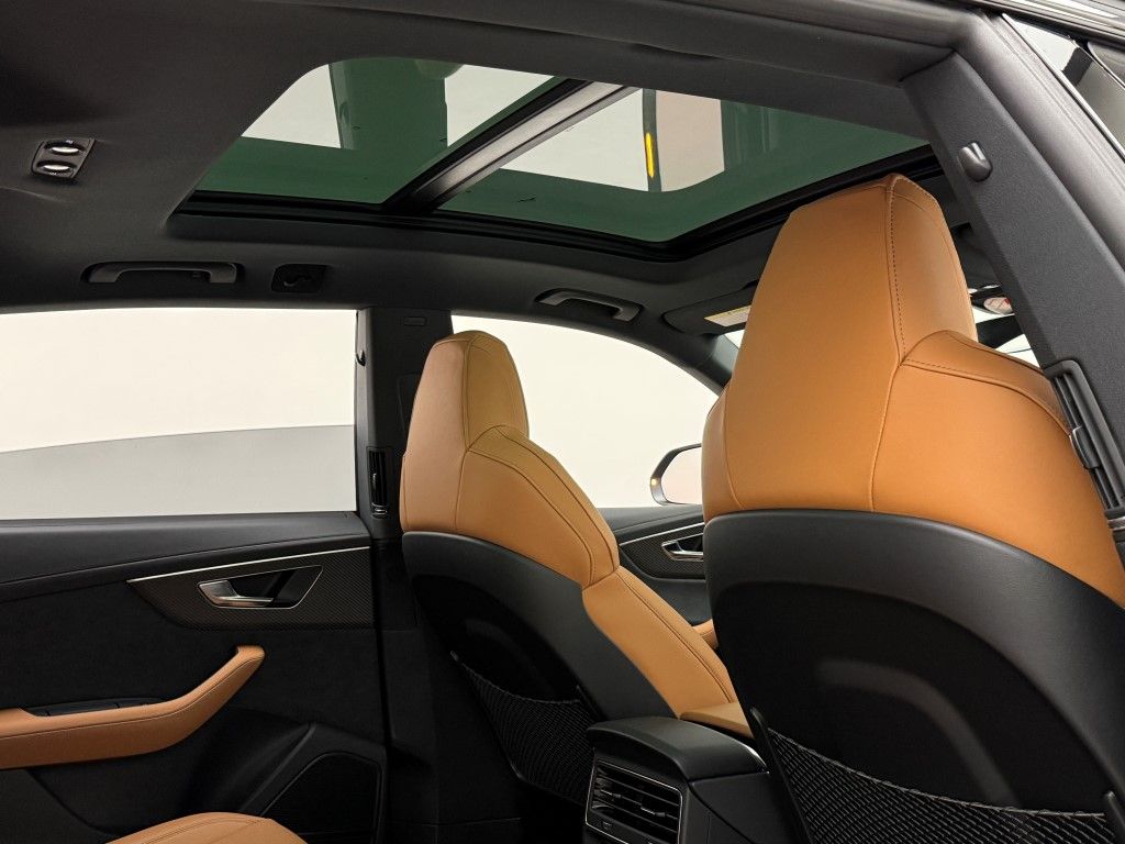2025 Audi RS Q8 Base - Photo 16