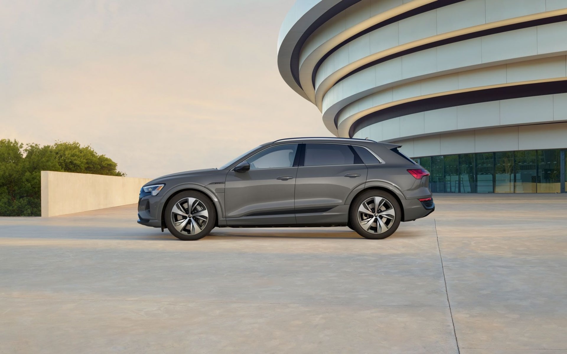 Audi%20Q8%20E-Tron%20%E2%80%93%20Big%2C%20Bold%2C%20and%20Ready%20for%20Anything.jpg