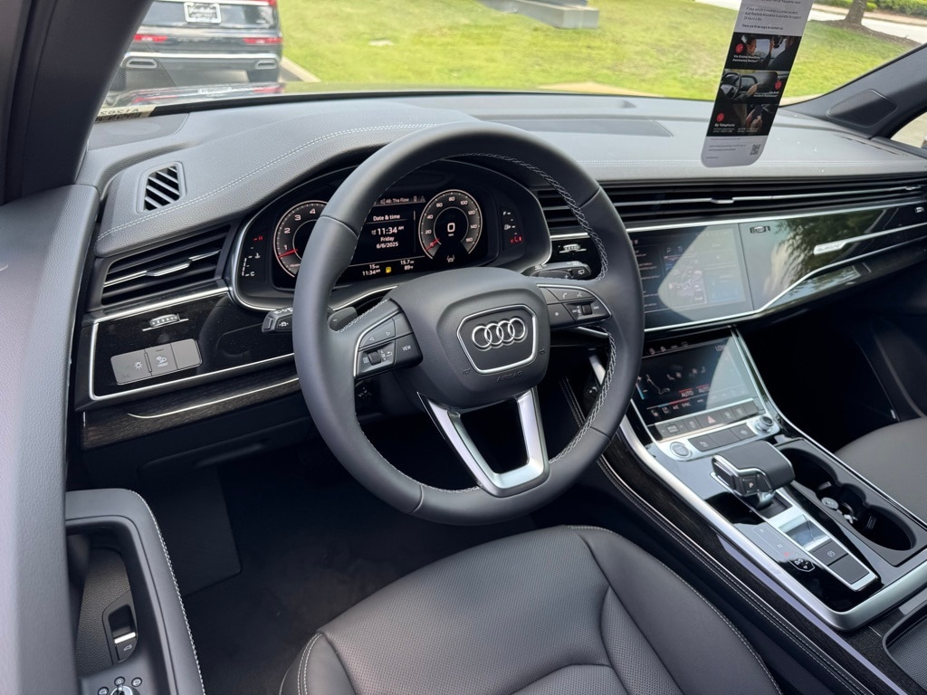 New 2025 Audi Q7 55 Premium Plus SUV