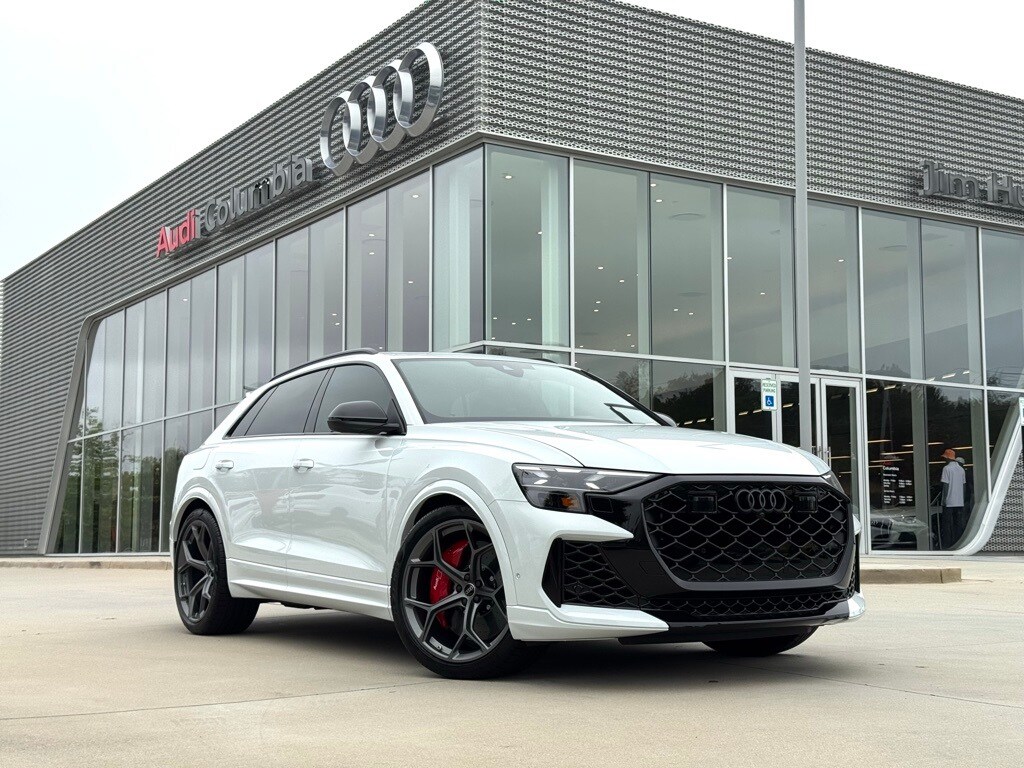 2025 Audi RS Q8 photo 2