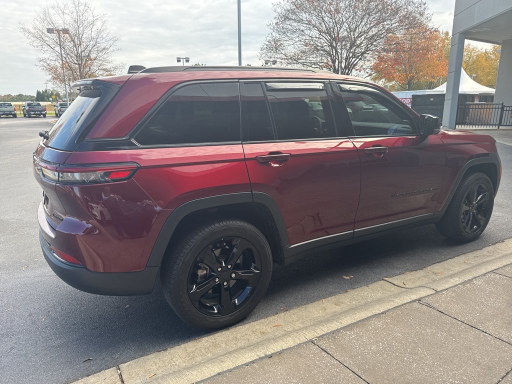 2024 Jeep Grand Cherokee Limited photo 3