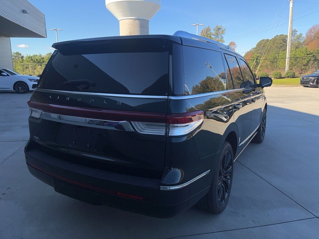 2023 Lincoln Navigator Black Label photo 3