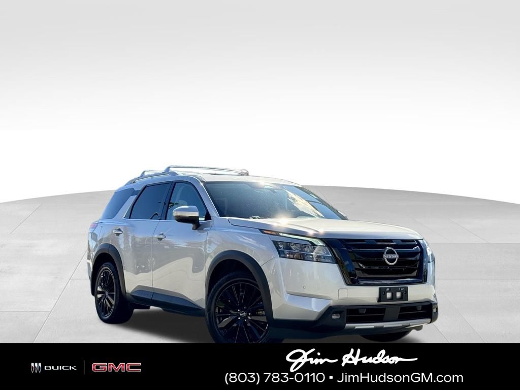 2022 Nissan Pathfinder SL's photo