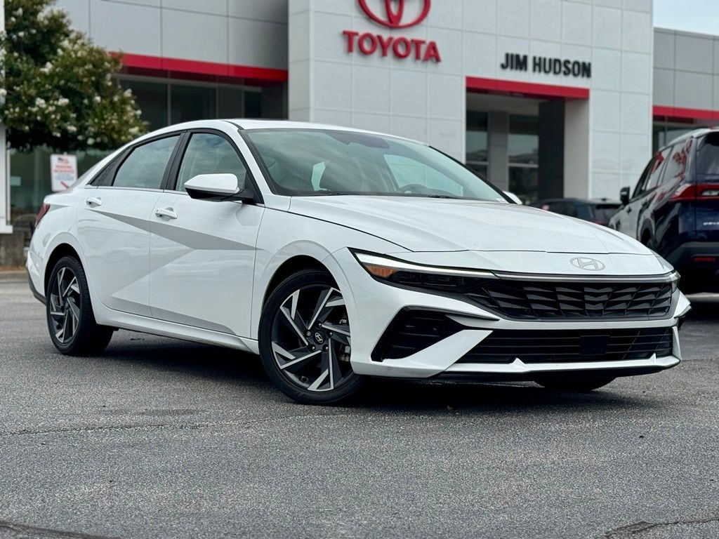 Used 2025 Hyundai Elantra SEL Convenience Sedan