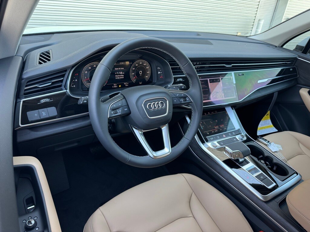 2025 Audi Q7 55 Premium photo 3