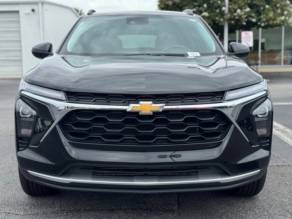 Used 2025 Chevrolet Trax LT SUV