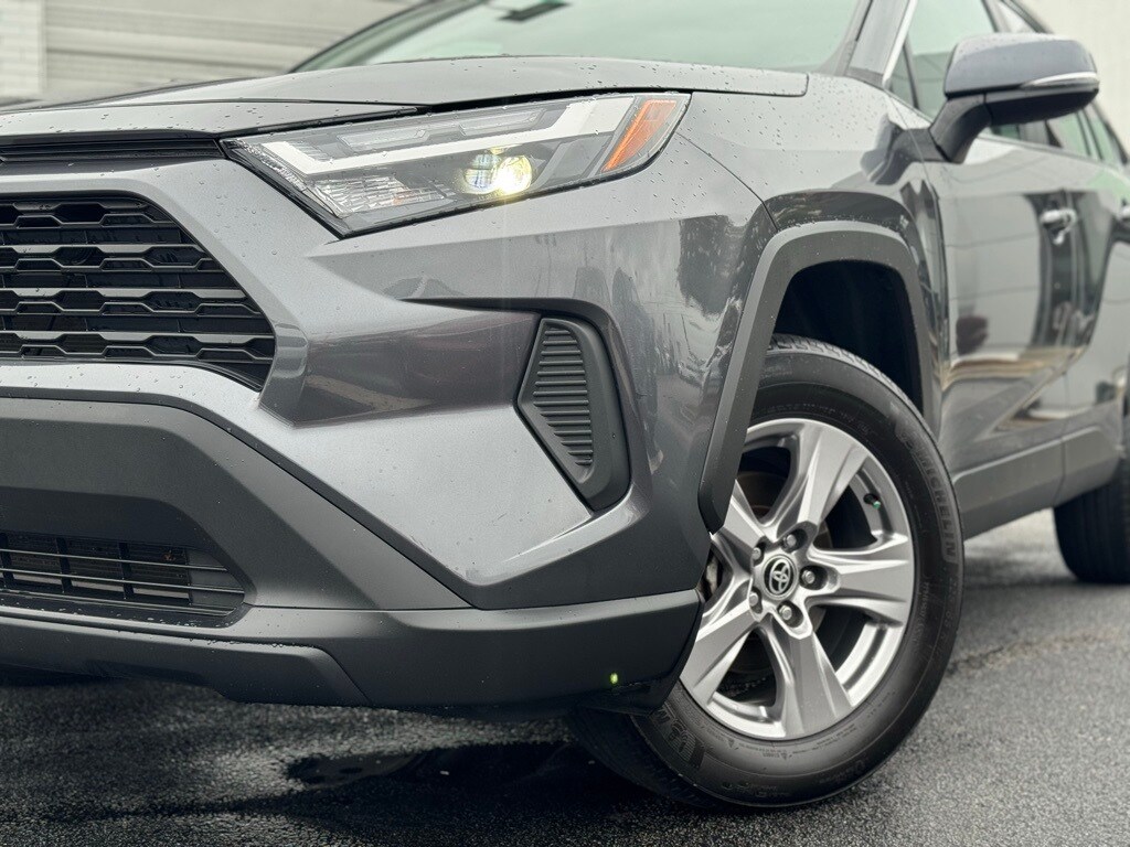 2022 Toyota RAV4 XLE photo 4