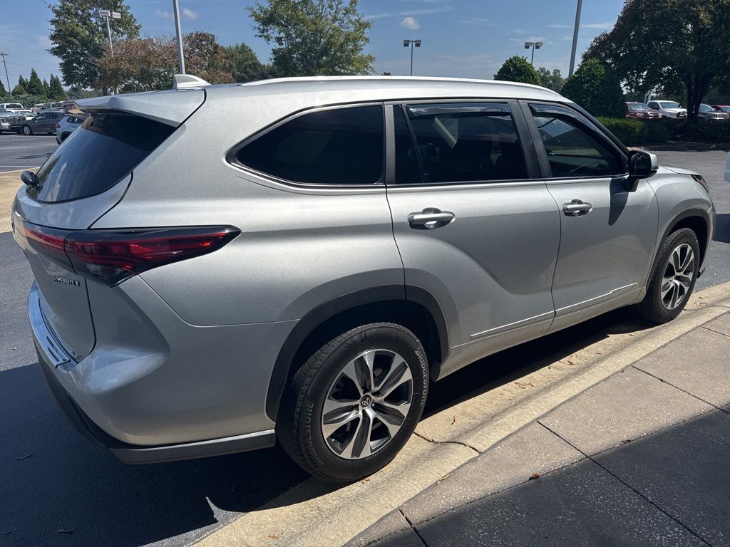 2023 Toyota Highlander Hybrid XLE photo 3