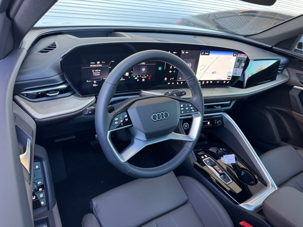 2025 Audi Q5 2.0T Premium Plus photo 3