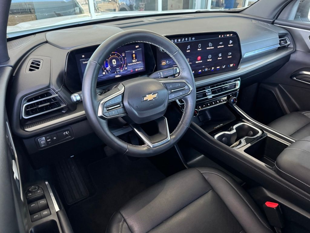 Used 2025 Chevrolet Traverse LT SUV