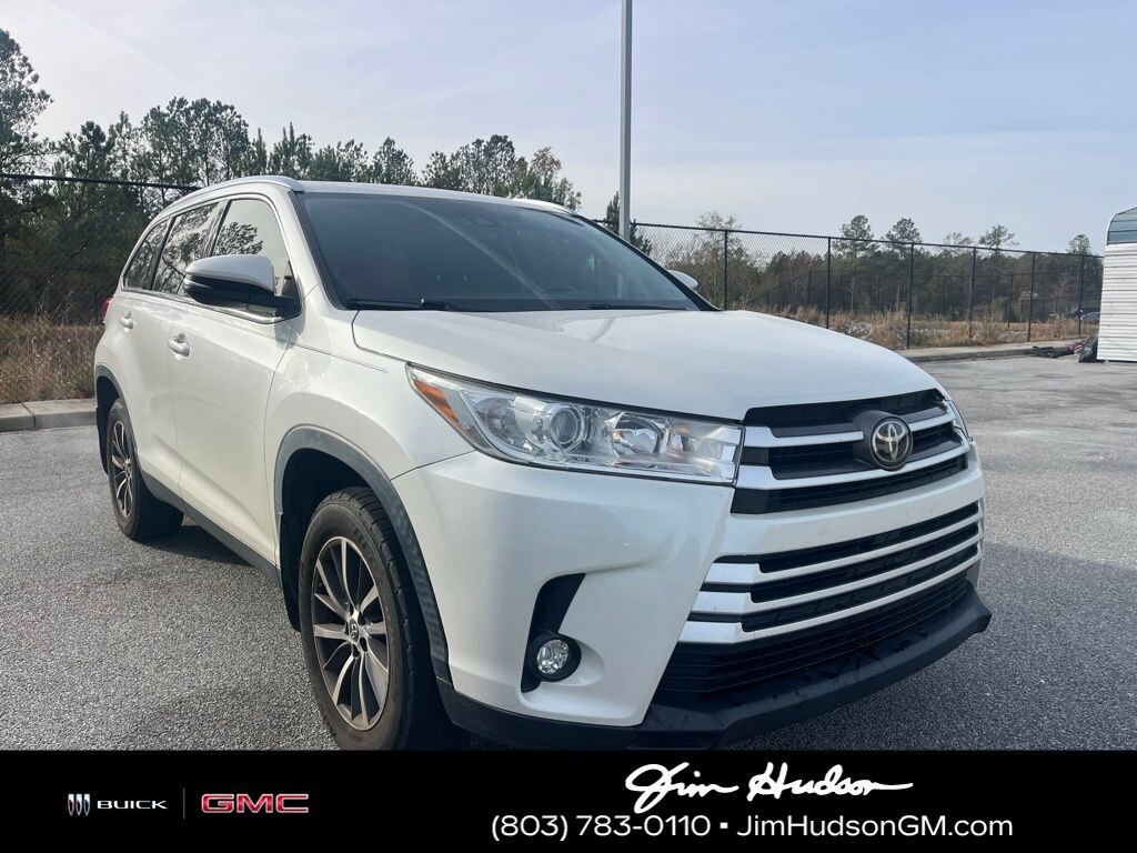 Used 2019 Toyota Highlander XLE V6 SUV