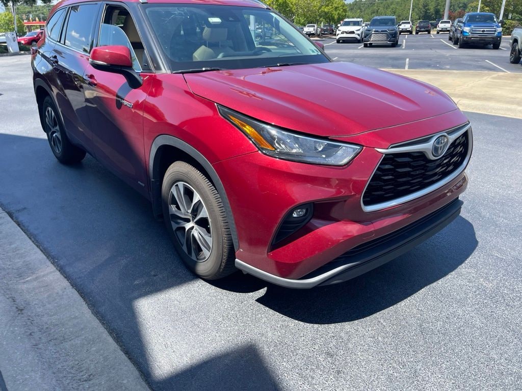 Used 2020 Toyota Highlander Hybrid XLE SUV