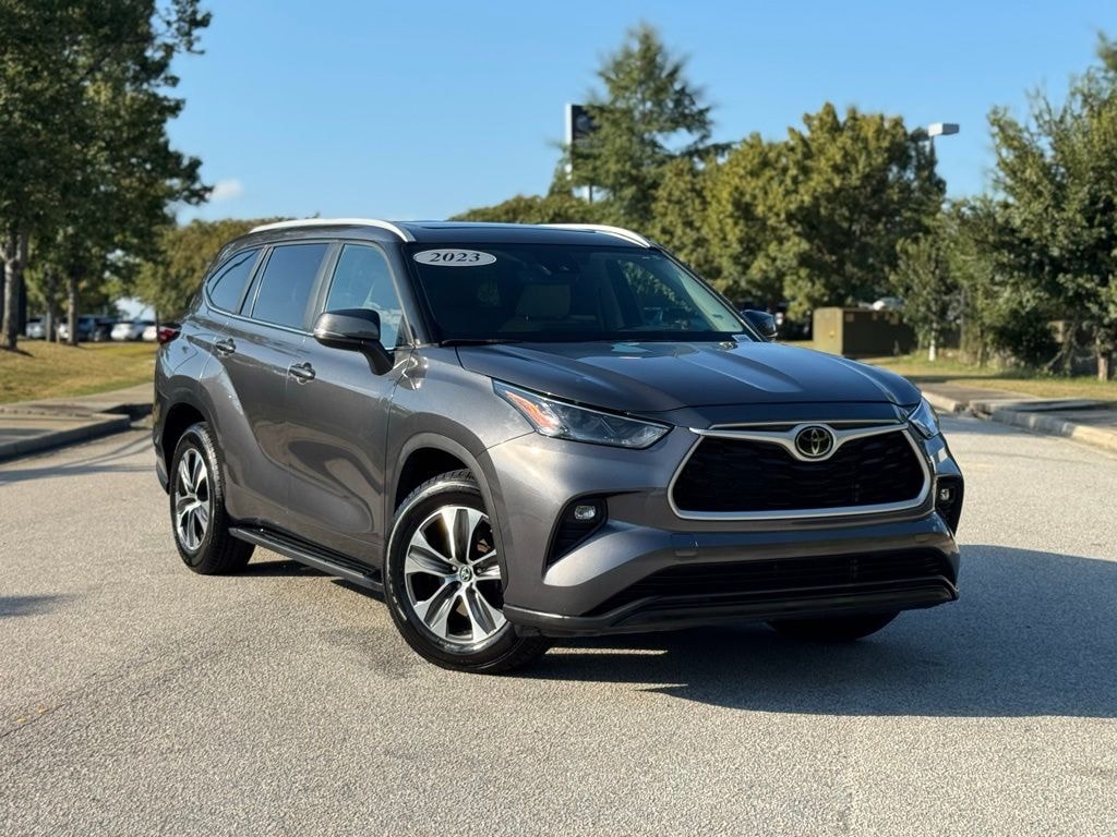 Used 2023 Toyota Highlander XLE SUV
