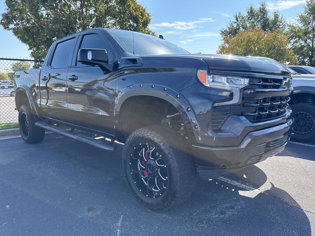 2023 Chevrolet Silverado 1500 RST photo 3