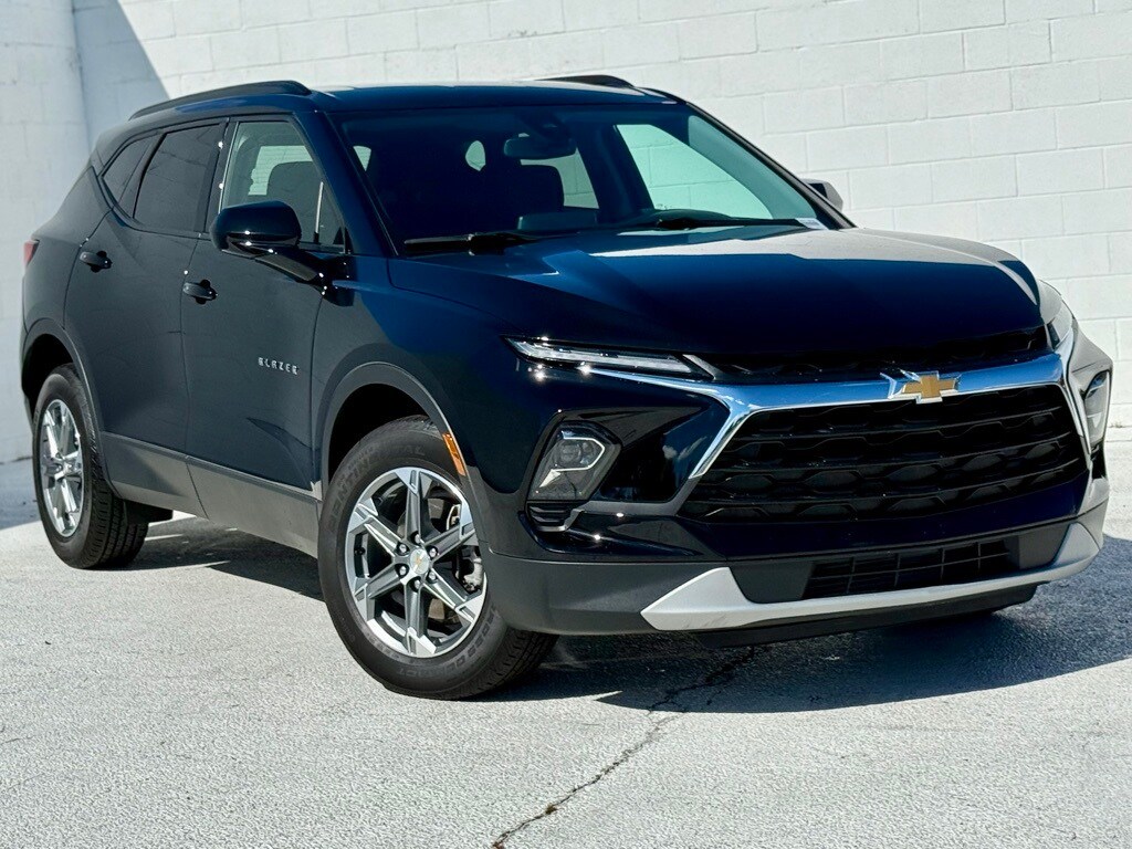 2023 Chevrolet Blazer 2LT photo 2
