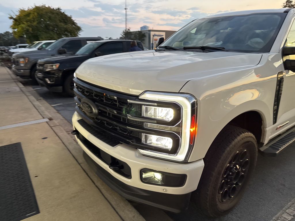 2024 Ford F-250 Lariat photo 2