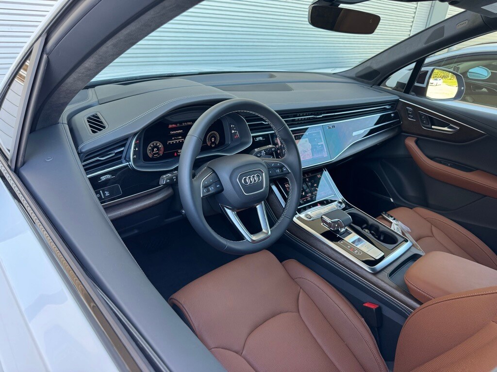 2025 Audi Q7 55 Prestige photo 3