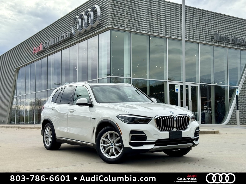 2022 BMW X5 45e's photo