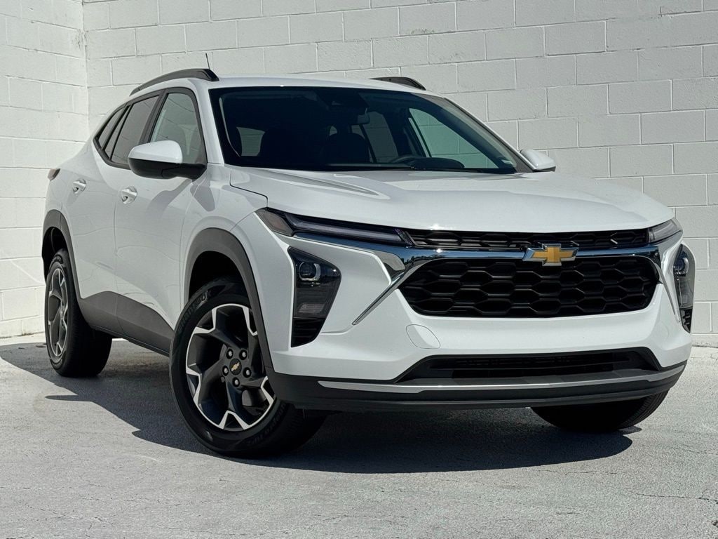 Used 2025 Chevrolet Trax LT SUV
