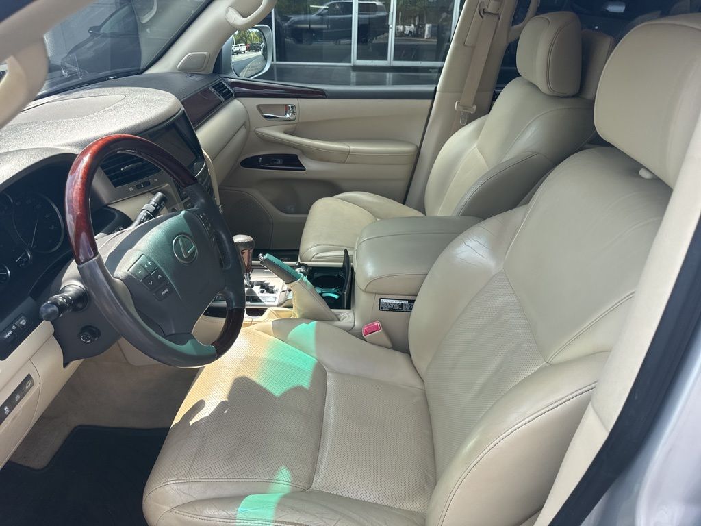 2014 Lexus LX 570 photo 3