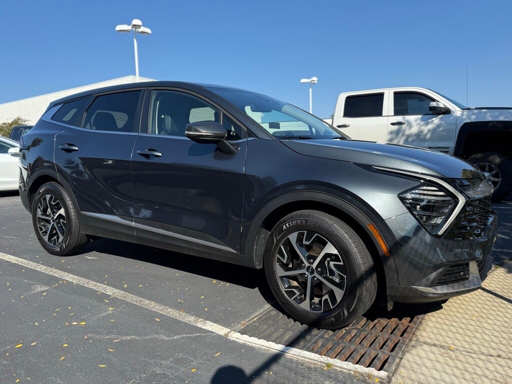 2025 Kia Sportage EX photo 2