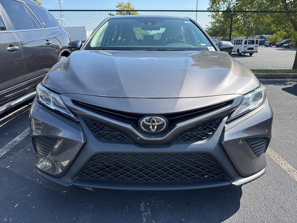 2020 Toyota Camry SE photo 2