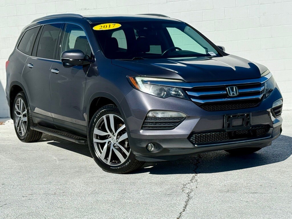 2017 Honda Pilot Touring photo 2