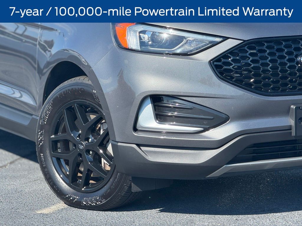 2023 Ford Edge SEL photo 2