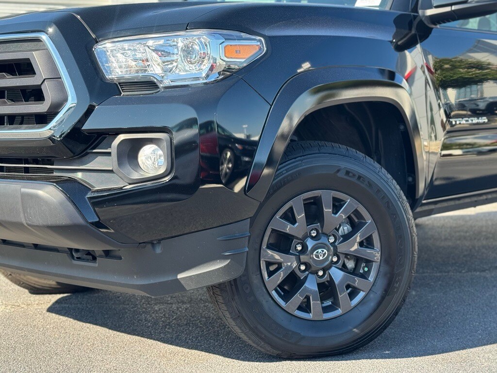 2023 Toyota RAV4 SR5 V6 photo 4