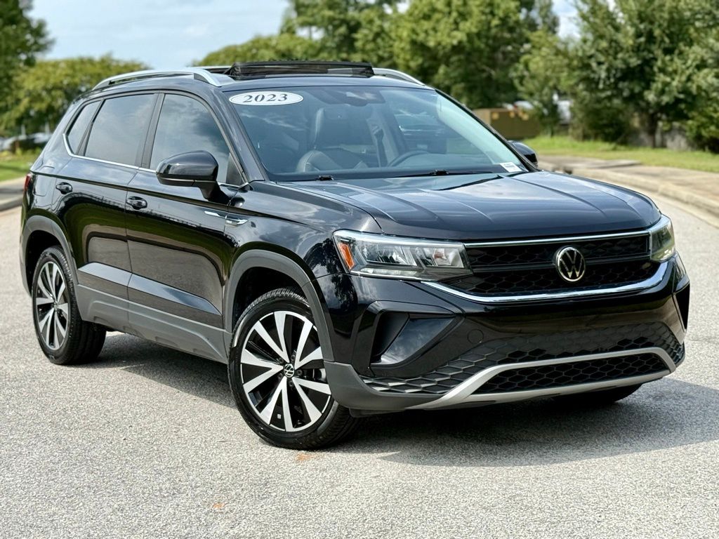 2023 Volkswagen Taos SE photo 2