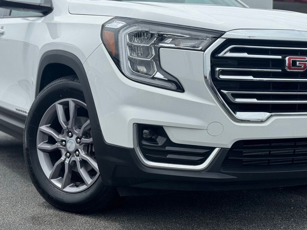 Used 2024 GMC Terrain SLT SUV