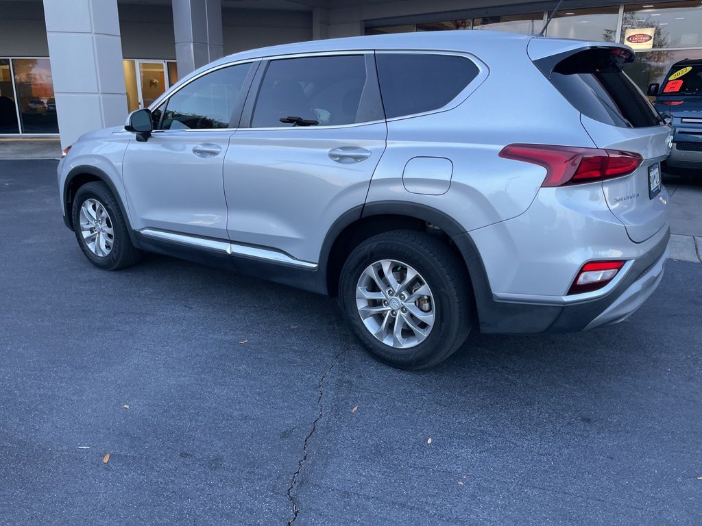 2019 Hyundai Santa Fe SE photo 3