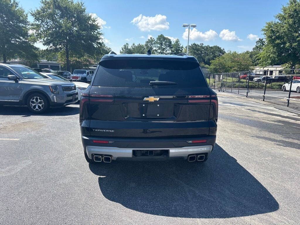 Used 2025 Chevrolet Traverse LT SUV