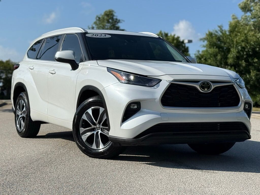 Used 2023 Toyota Highlander XLE SUV