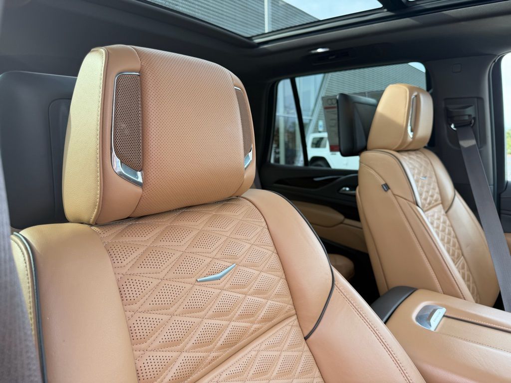 2023 Cadillac Escalade Premium Luxury - Photo 13