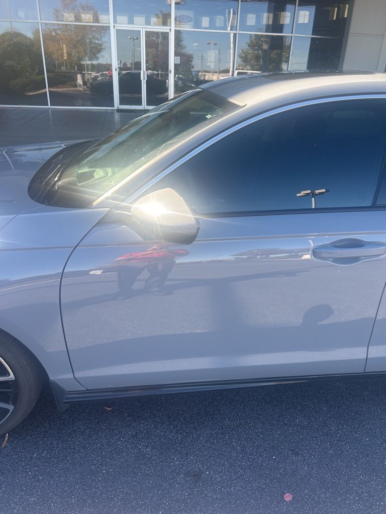 2023 Honda Accord Hybrid Touring photo 2