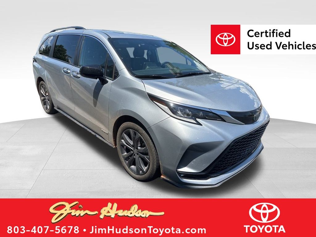 2021 Toyota Sienna XSE 7 Passenger