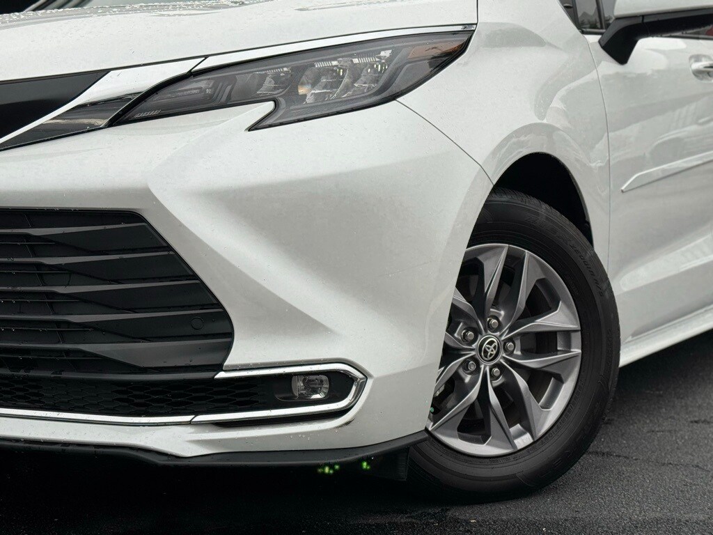 2024 Toyota Sienna XLE photo 4
