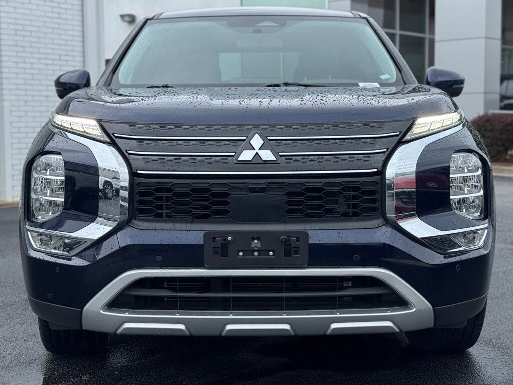 2023 Mitsubishi Outlander SE photo 3