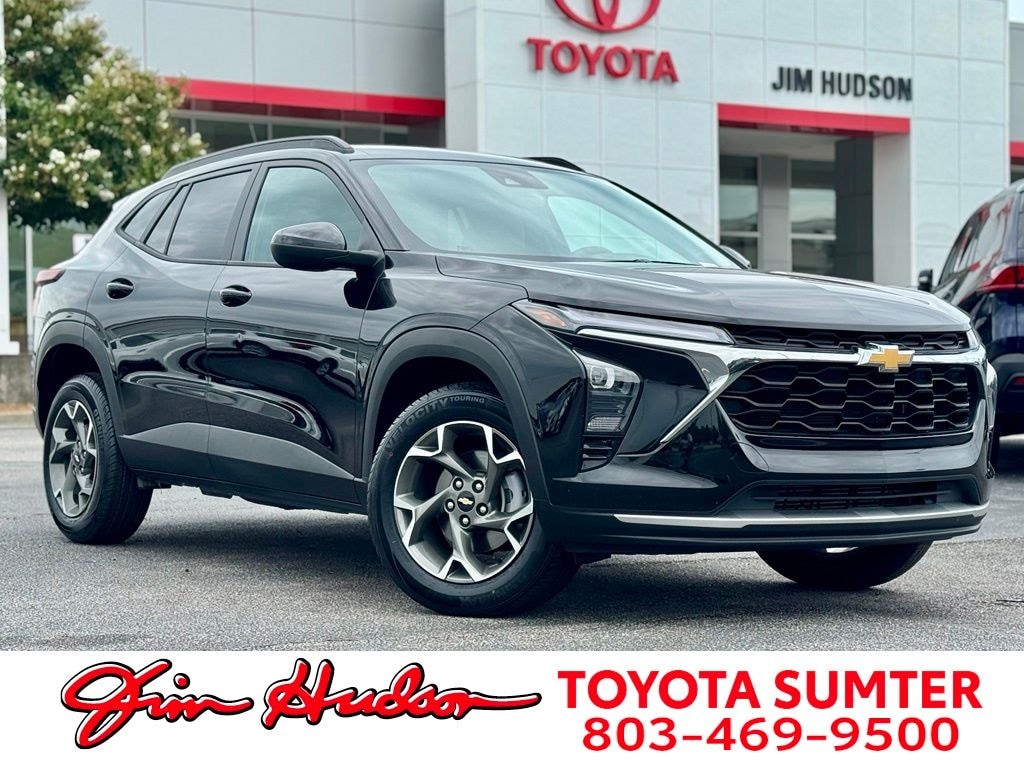 Used 2025 Chevrolet Trax LT SUV